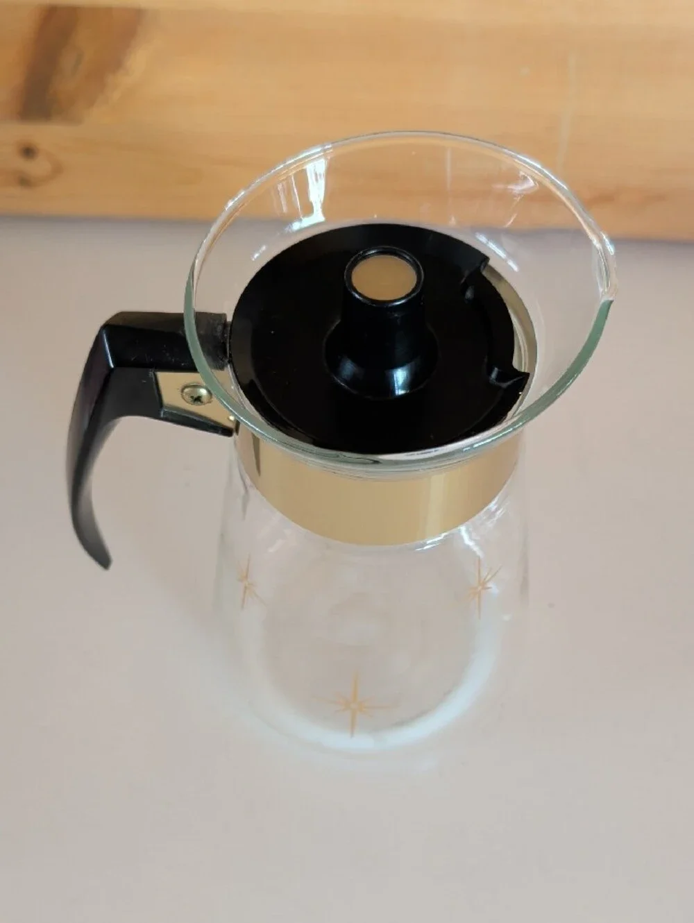 VTG. Pyrex, Heat Proof Gold-Trim Glass Coffee Carafe with Black Handle.